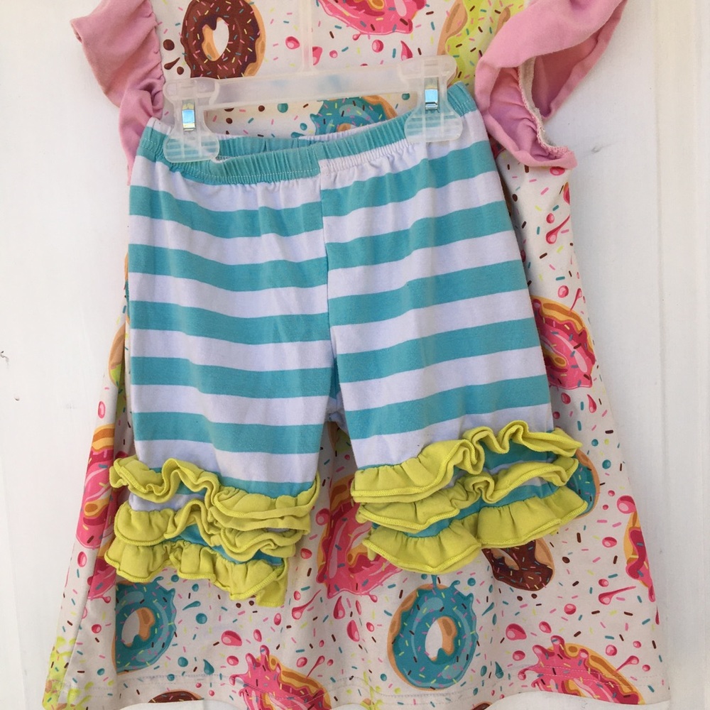 Outfit - Picture 2 of 2